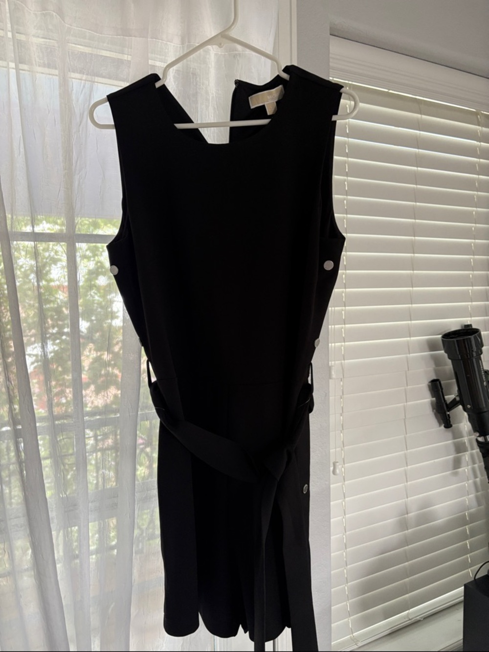 Michael Kors Leena snap short tie waist romper L NWT